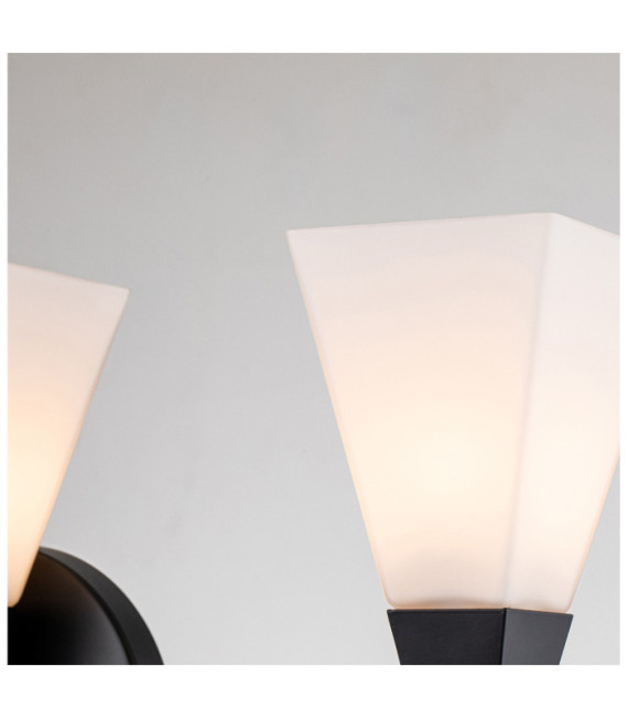 Bowtie Badezimmer-Wandleuchte, Opalglas, mattschwarzer Stahl