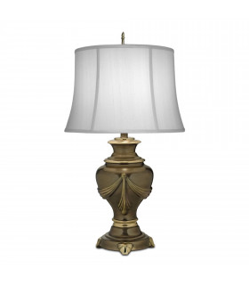 Rathauslampe mit cremefarbenem Schirm
